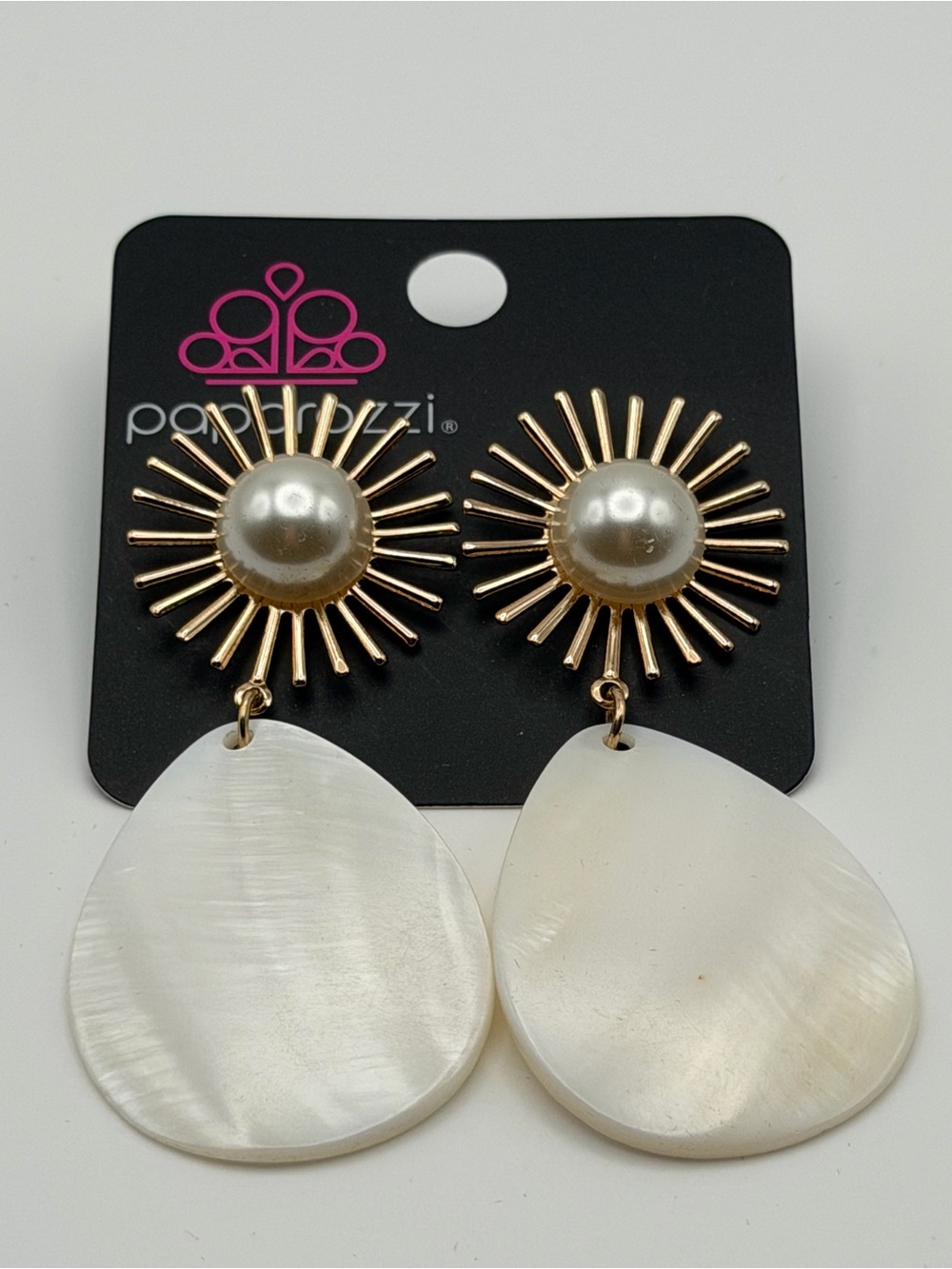NWT Paparazzi Sunburst Sophistication Gold Pearl Teardrop Shell Earrings Coastal